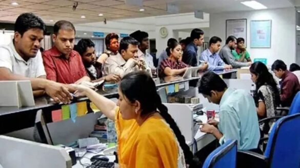 পবিত্র ঈদুল ফিতর উপলক্ষে টানা সাত দিনের ছুটিতে যাচ্ছেন সরকারি চাকরিজীবীরা