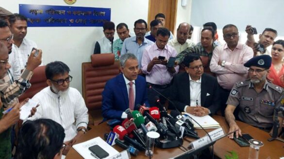 সড়ক পরিবহন ও সেতু, রেলপথ এবং নৌপরিবহণ বিষয়ক মন্ত্রী শেখ রবিউল আলম।