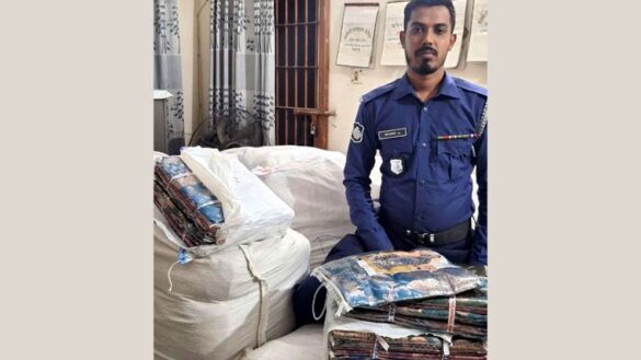 ভারতীয় শাড়ি জব্দ