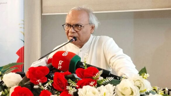প্রধানমন্ত্রীর উপদেষ্টা ও বিএনপির সিনিয়র যুগ্ম মহাসচিব রুহুল কবির রিজভী।